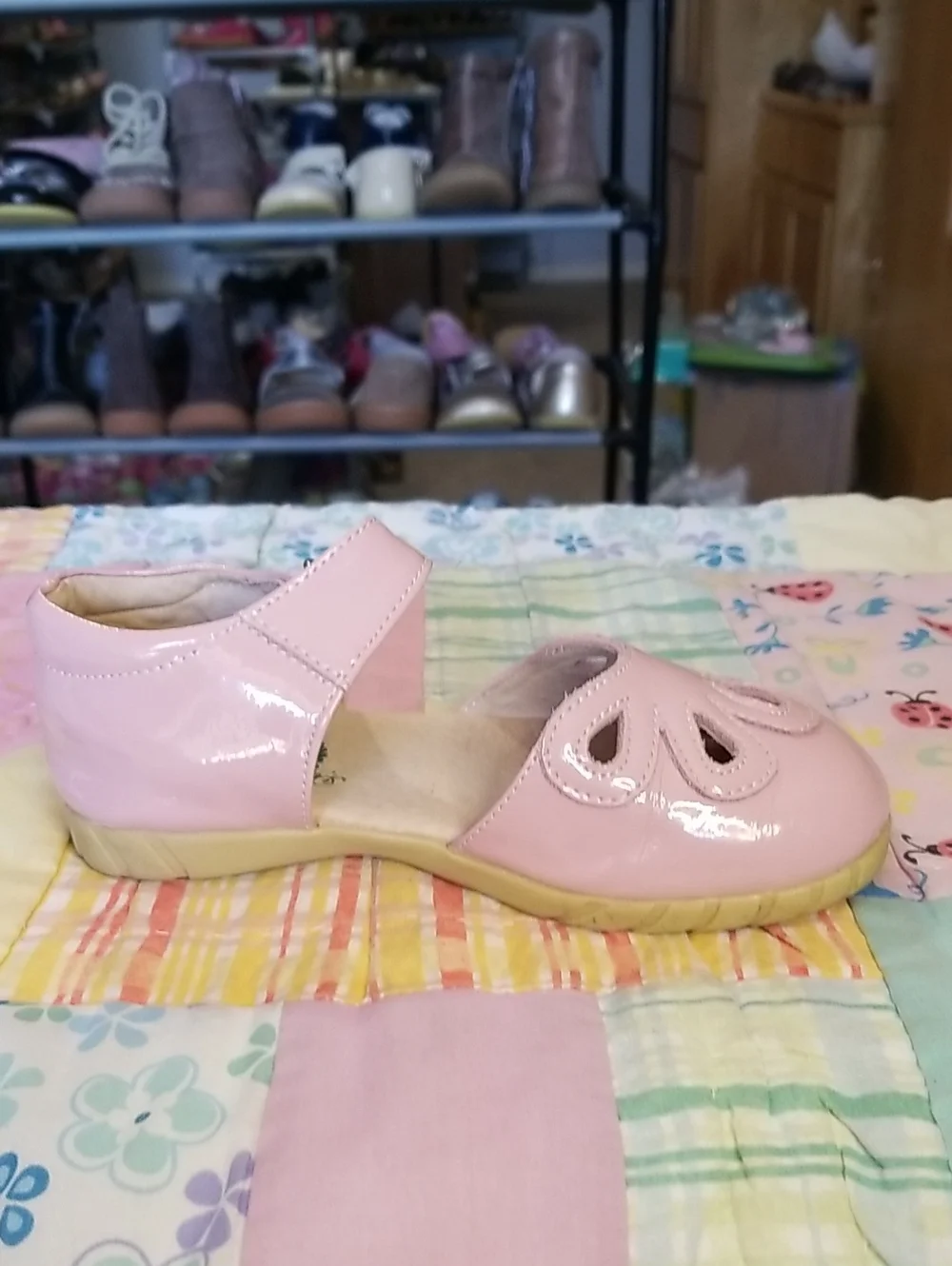 Livie & Luca Pink Patent Leather Mary Jane Size 10 OG Strap, Wavy Sole Petals